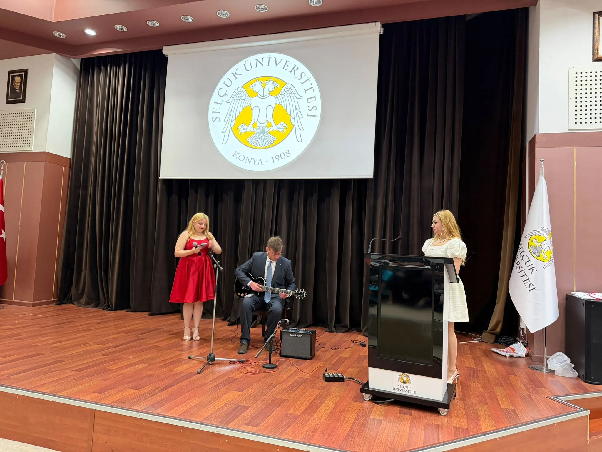 Selçuk Üniversitesi Rus Dili ve Edebiyatı Bölümünde Mezuniyet Coşkusu
